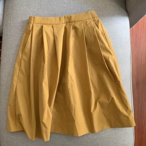 Uniqlo gold-yellow skirt pockets sz 26/27 small